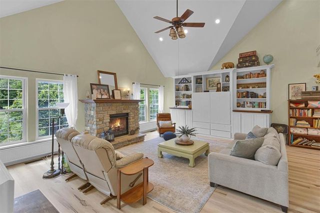 1425 E County Road H Highway, Liberty, MO 64068
