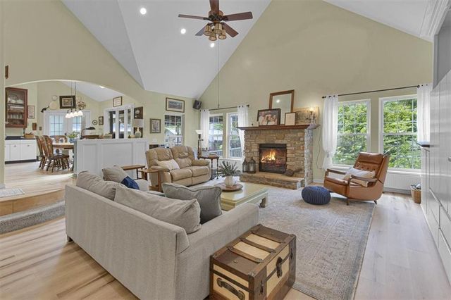 1425 E County Road H Highway, Liberty, MO 64068