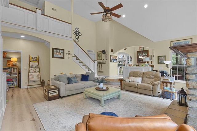 1425 E County Road H Highway, Liberty, MO 64068