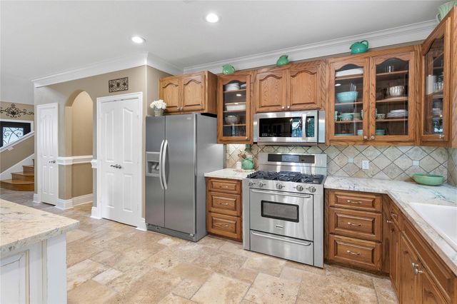 303 Spanish Cove Drive, Crosby, TX 77532