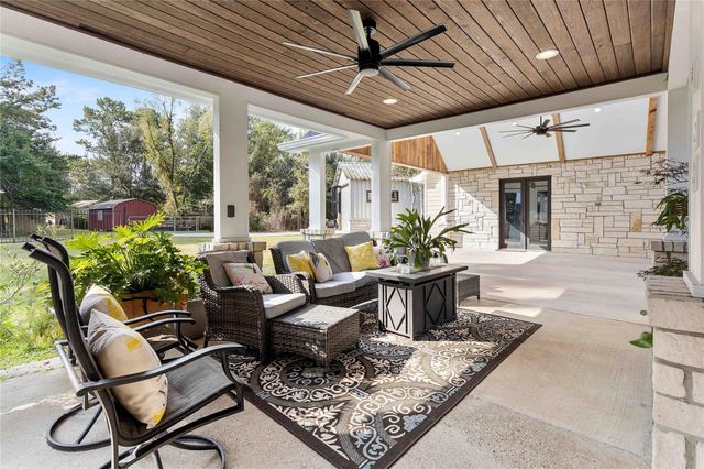 303 Spanish Cove Drive, Crosby, TX 77532