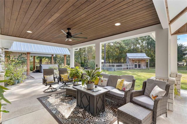 303 Spanish Cove Drive, Crosby, TX 77532