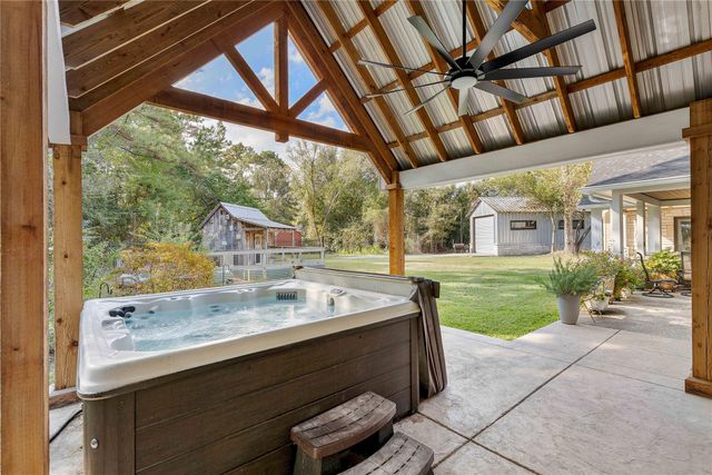 303 Spanish Cove Drive, Crosby, TX 77532