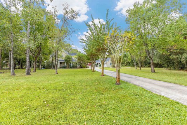 303 Spanish Cove Drive, Crosby, TX 77532