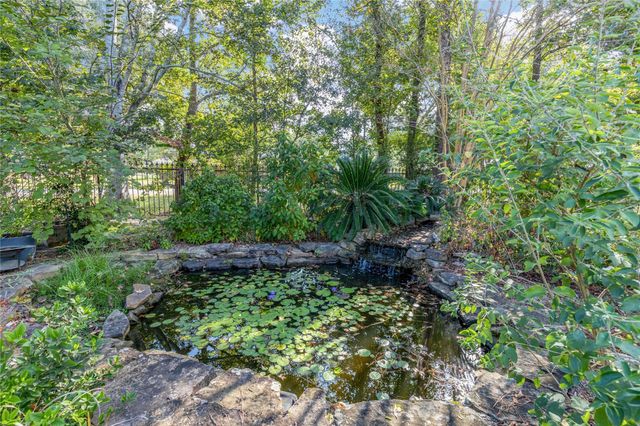 303 Spanish Cove Drive, Crosby, TX 77532