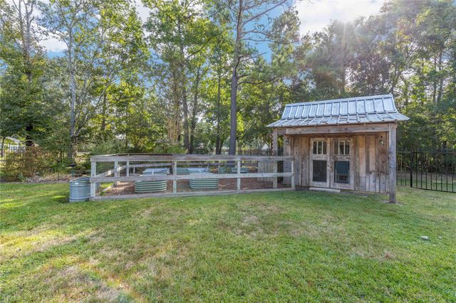 303 Spanish Cove Drive, Crosby, TX 77532