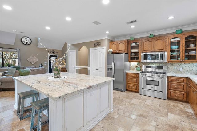 303 Spanish Cove Drive, Crosby, TX 77532