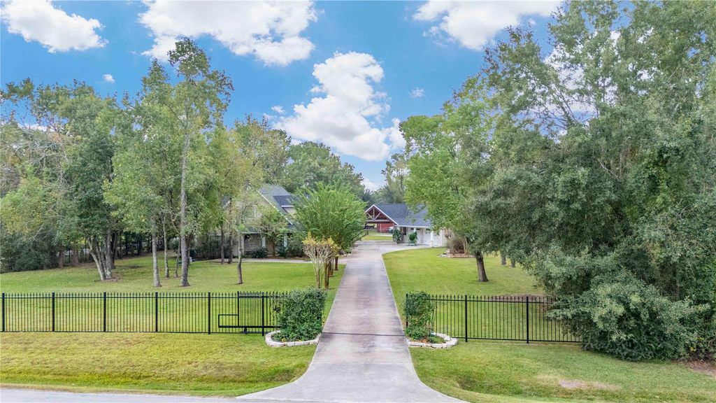 303 Spanish Cove Drive, Crosby, TX 77532