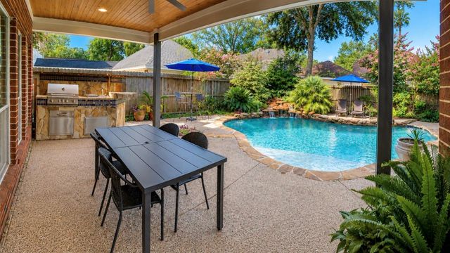 4515 Parkleaf Drive, Baytown, TX 77521