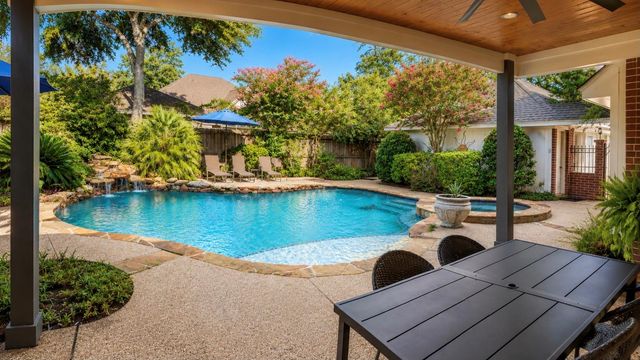4515 Parkleaf Drive, Baytown, TX 77521