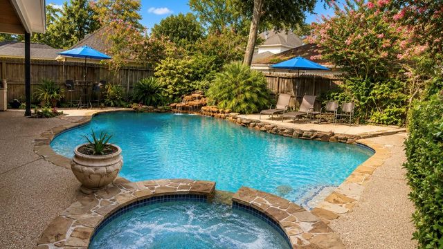 4515 Parkleaf Drive, Baytown, TX 77521