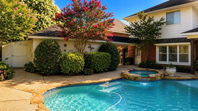 4515 Parkleaf Drive, Baytown, TX 77521