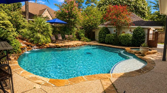 4515 Parkleaf Drive, Baytown, TX 77521