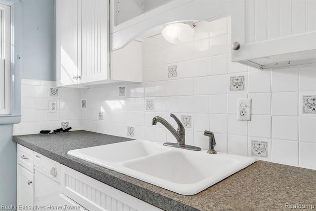 7305 Big Hand Road, Saint Clair, MI 48079