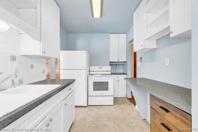 7305 Big Hand Road, Saint Clair, MI 48079