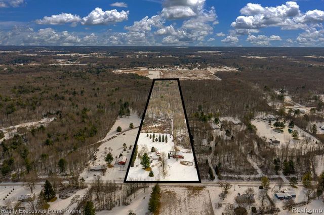 7305 Big Hand Road, Saint Clair, MI 48079