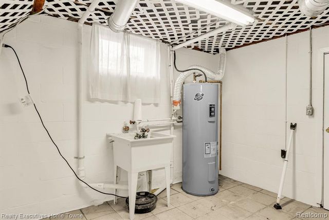 7305 Big Hand Road, Saint Clair, MI 48079