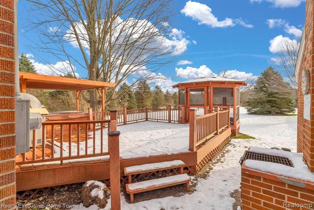 7305 Big Hand Road, Saint Clair, MI 48079