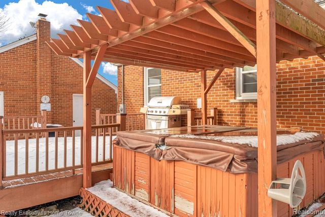 7305 Big Hand Road, Saint Clair, MI 48079