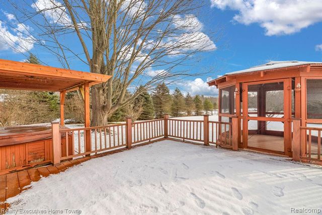 7305 Big Hand Road, Saint Clair, MI 48079