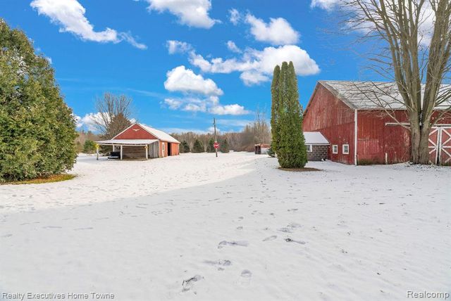 7305 Big Hand Road, Saint Clair, MI 48079