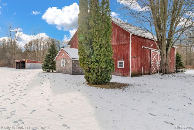 7305 Big Hand Road, Saint Clair, MI 48079