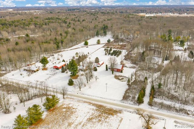 7305 Big Hand Road, Saint Clair, MI 48079