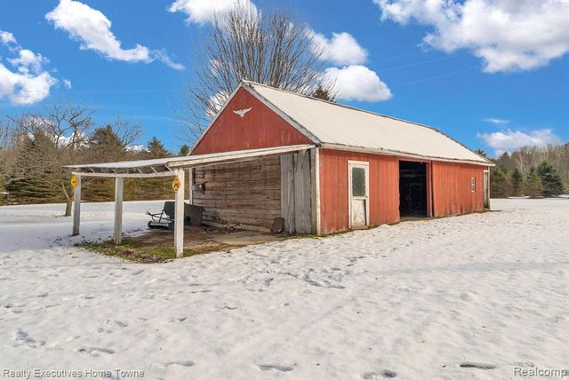 7305 Big Hand Road, Saint Clair, MI 48079