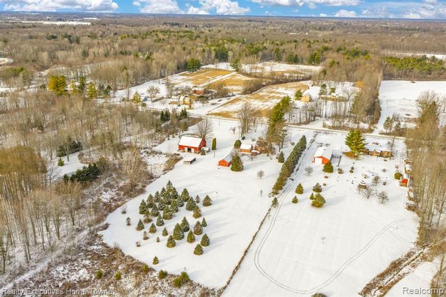 7305 Big Hand Road, Saint Clair, MI 48079