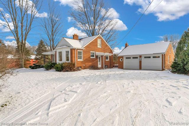 7305 Big Hand Road, Saint Clair, MI 48079