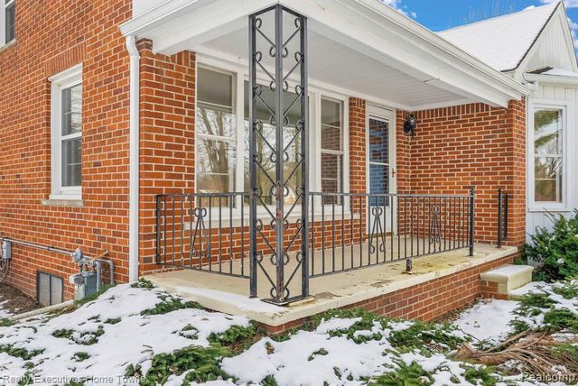 7305 Big Hand Road, Saint Clair, MI 48079