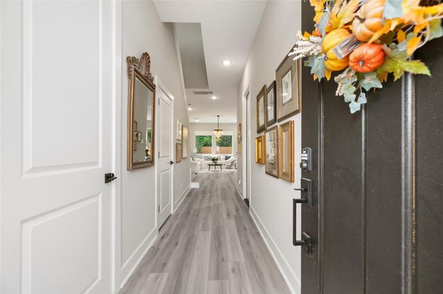 4926 Wunder Way, Houston, TX 77069