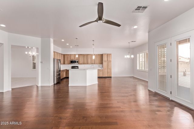 279 W STIRRUP Lane, San Tan Valley, AZ 85143