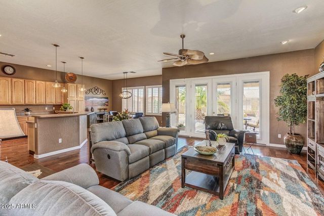 279 W STIRRUP Lane, San Tan Valley, AZ 85143