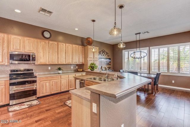 279 W STIRRUP Lane, San Tan Valley, AZ 85143