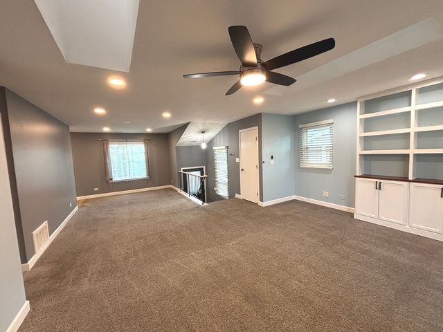 2114 Southwind Circle 7-3, Schaumburg, IL 60194