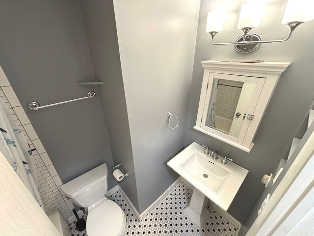2114 Southwind Circle 7-3, Schaumburg, IL 60194