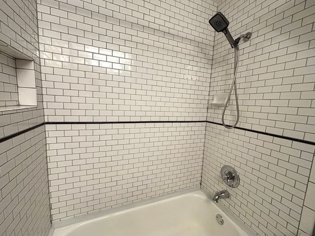 2114 Southwind Circle 7-3, Schaumburg, IL 60194