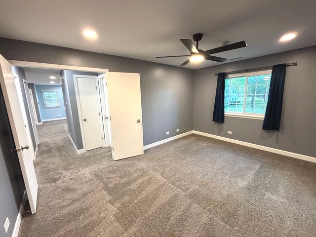 2114 Southwind Circle 7-3, Schaumburg, IL 60194