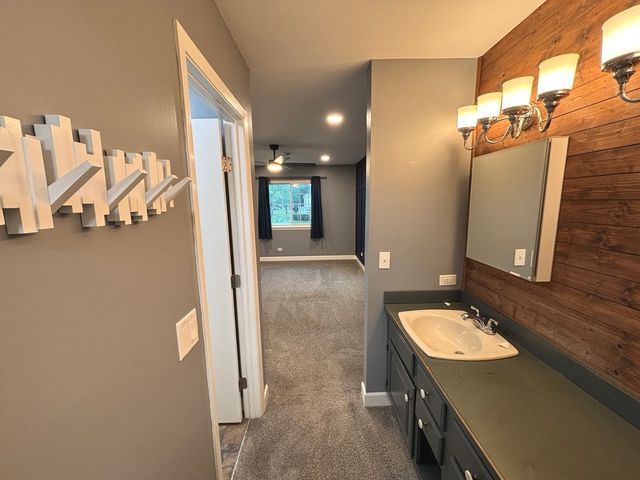 2114 Southwind Circle 7-3, Schaumburg, IL 60194