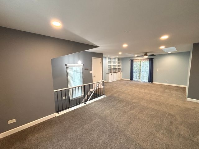 2114 Southwind Circle 7-3, Schaumburg, IL 60194