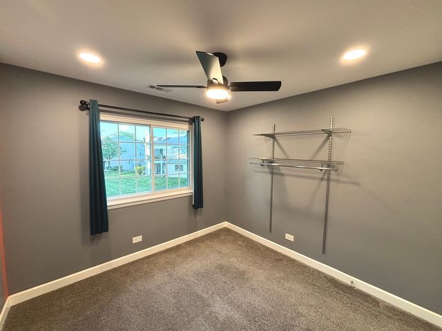2114 Southwind Circle 7-3, Schaumburg, IL 60194