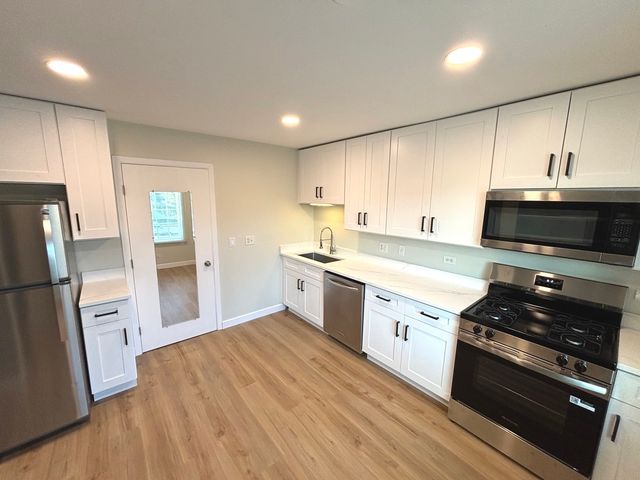 2114 Southwind Circle 7-3, Schaumburg, IL 60194