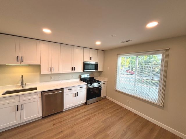 2114 Southwind Circle 7-3, Schaumburg, IL 60194