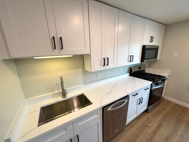 2114 Southwind Circle 7-3, Schaumburg, IL 60194