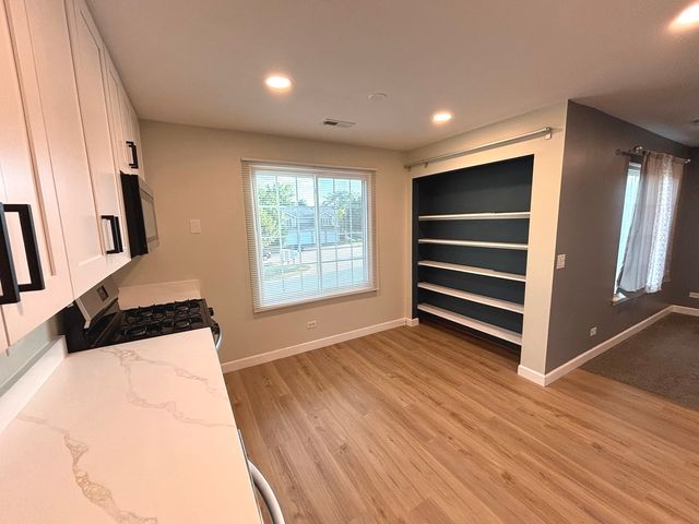2114 Southwind Circle 7-3, Schaumburg, IL 60194