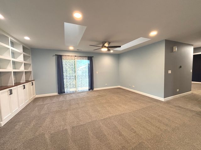 2114 Southwind Circle 7-3, Schaumburg, IL 60194