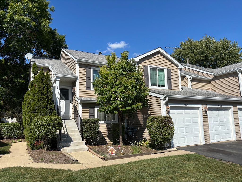 2114 Southwind Circle 7-3, Schaumburg, IL 60194