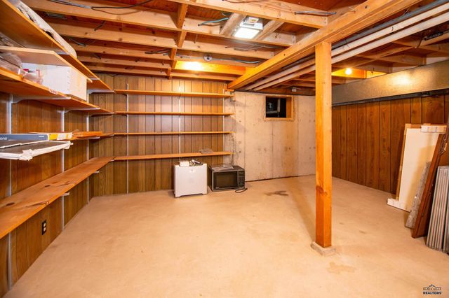 1515 FOREST DR, Rapid City, SD 57701