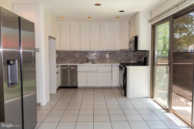 519 FAIRFIELD RD, East Windsor, NJ 08520